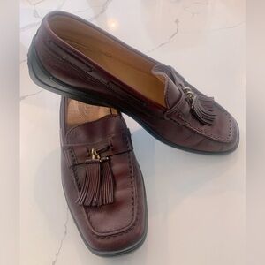 TOD’S burgundy leather driving loafers with tassels Women sz 10   / Men’s sz 8.5